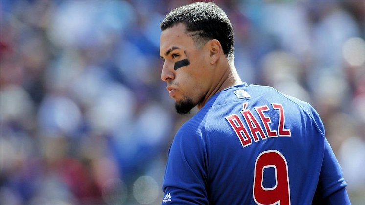WATCH: Javy Baez limping after running out flyout