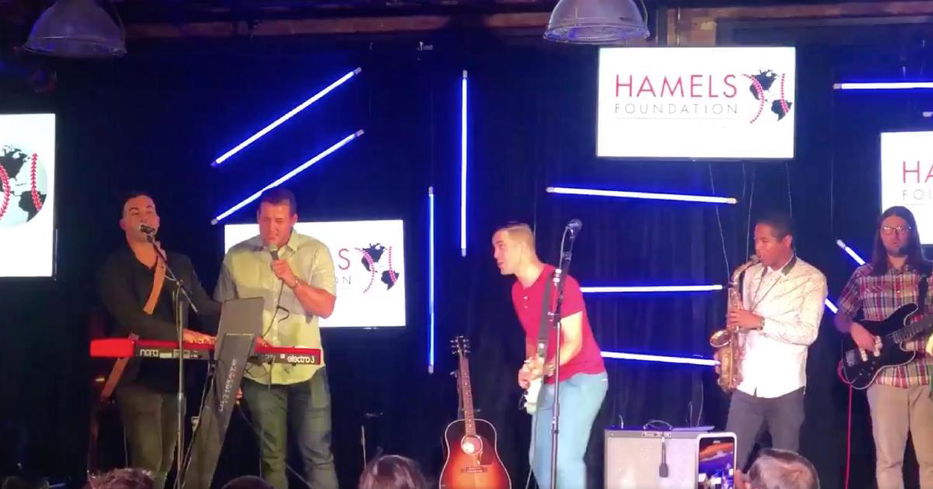 Anthony Rizzo showed off his iffy vocal range by attempting to sing
