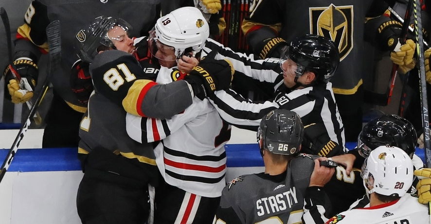 Vegas overpowers Blackhawks in Game 1