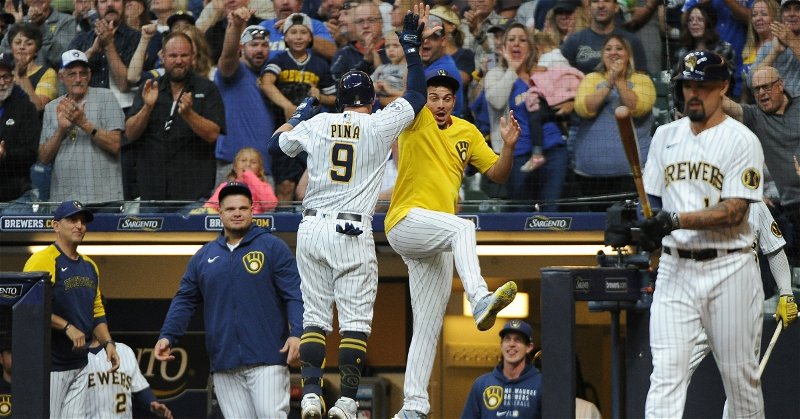 Brewers rally late against Cubs to clinch postseason berth