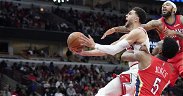 Zach LaVine scores 32, Ball with triple-double in win over Pelicans