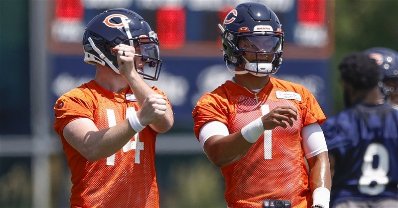 With Justin Fields waiting in the wings, Andy Dalton has his work cut out of him in winning over the Bears' fan base. (Credit: Kamil Krzaczynski-USA TODAY Sports)