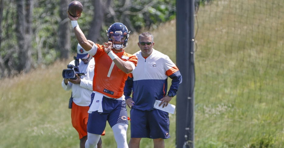 Rookie quarterback Justin Fields fared well at the Bears' recent minicamp. (Credit: Kamil Krzaczynski-USA TODAY Sports)