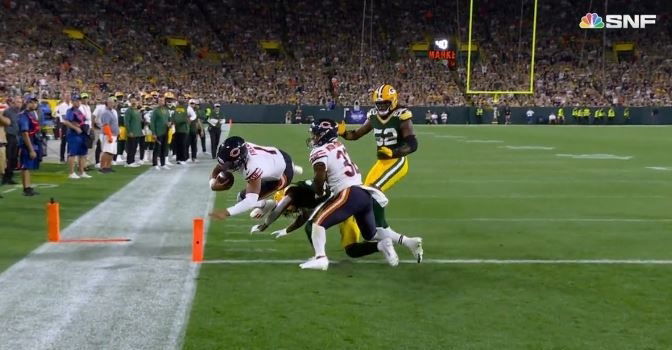 WATCH: Justin Fields scores rushing touchdown against Packers ...