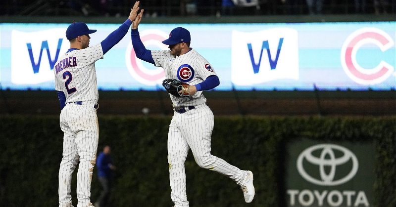 Fly the W: Cubs sweep first-place Pirates