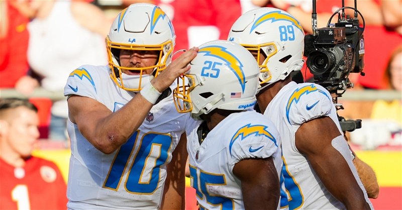 Bears vs. Chargers Prediction: Can the Bears defense keep it close out west?