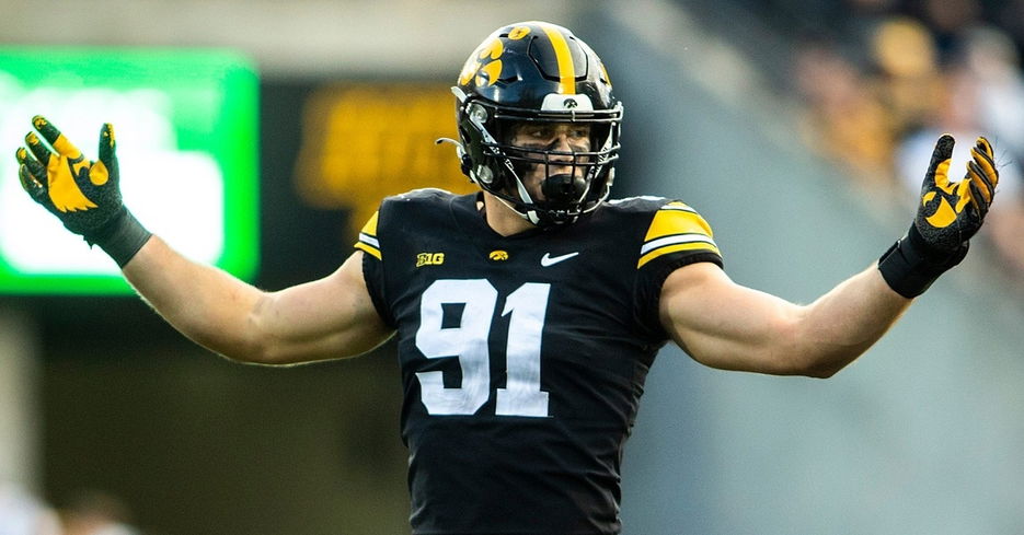 Bears Draft Target: Lukas Van Ness