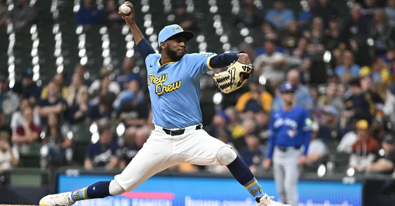 Cubs claim former Brewers righty Enoli Paredes off waivers