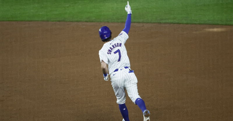 Swanson delivers late homer lifting Cubs past Reds