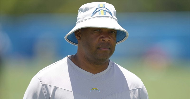 Bears to interview Chargers WR coach Chris Beatty