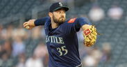 Cubs sign hard-throwing righty Zach Pop