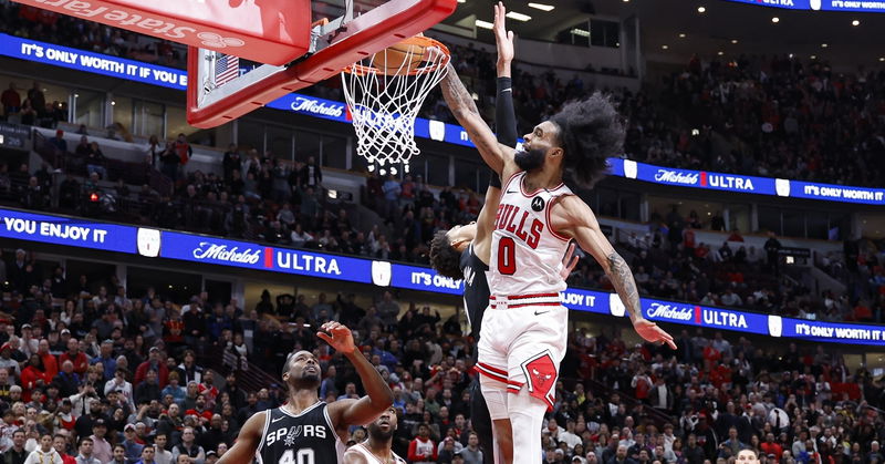 Bulls use 11-0 run to close out Spurs