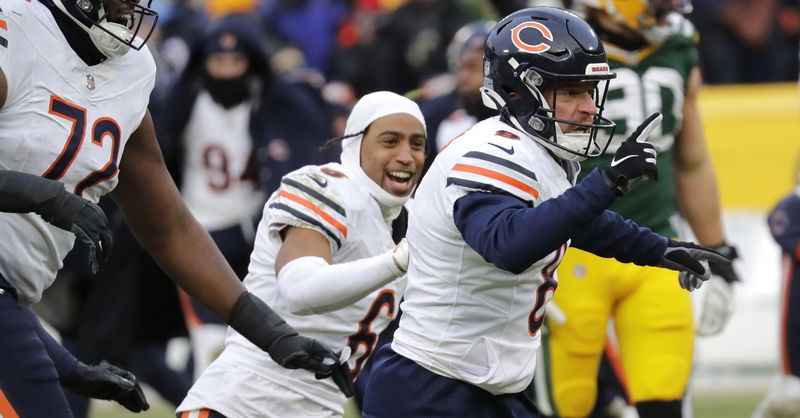 Santos clutch as Bears stun Packers in rivalry win