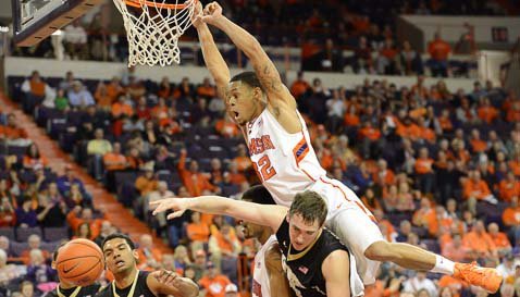 McDaniels leads Clemson's block party in win over Wake 