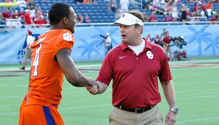 Final thoughts: Stoops talks to Watson, playcalling and the Sooners' big line 