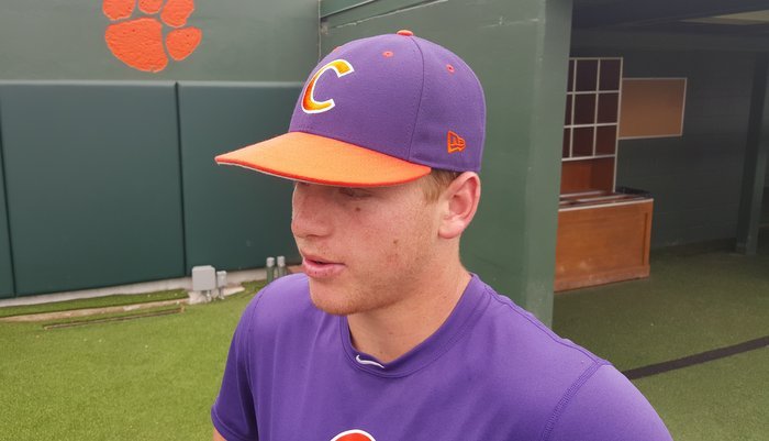 Clemson's Robert Jolly plays on while remembering sick aunt 
