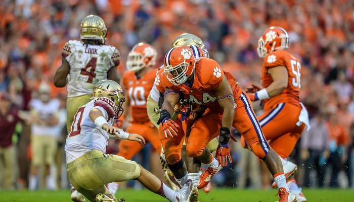 Former Clemson LB signs with the Giants