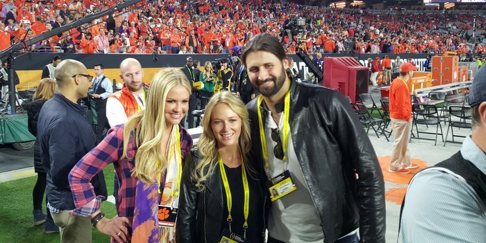 Photo: Nancy O'Dell, Jewel and Whitehurst on sidelines of title game
