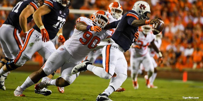 SI's Andy Staples says Clemson is in an elite tier now thanks to players like Dexter Lawrence.