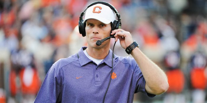 Venables wins Broyles Award for top assistant coach