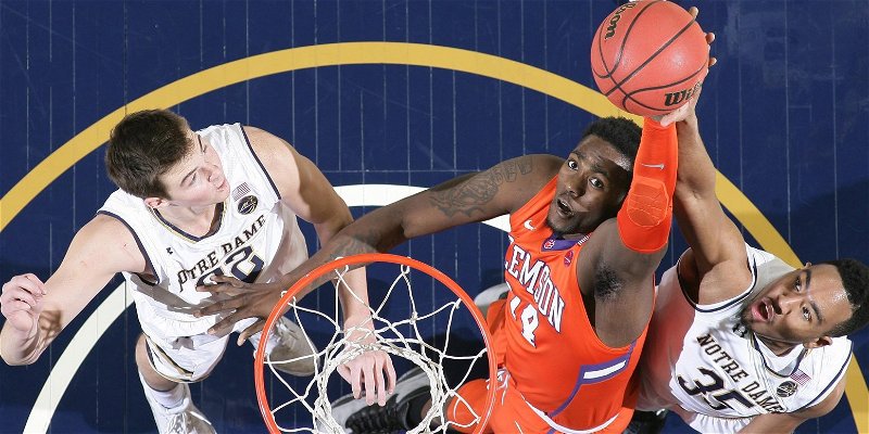 Clemson looks for two straight at Pitt