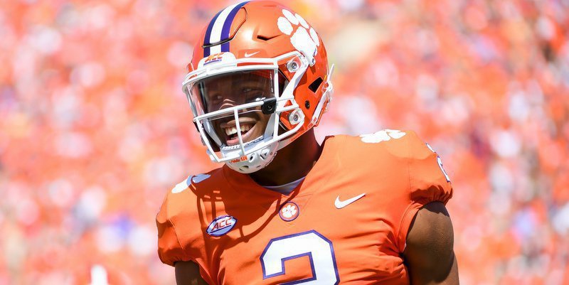 Clemson moves up 2 spots in Coaches Poll