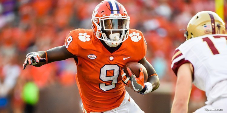 Clemson picks up first-place vote in AP Poll