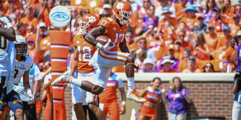 Clemson adds first-place votes in AP top 25