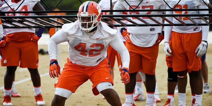 Christian Wilkins, the freshmen and picking on Dexter Lawrence
