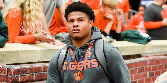 Twitter reacts to Xavier Thomas committing to Clemson