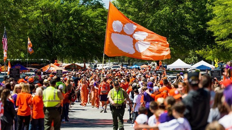 New Orleans bartender sends thank you message to Clemson fans