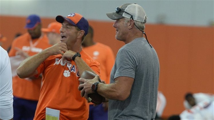 Brett Favre had a good time at a Clemson practice in 2018