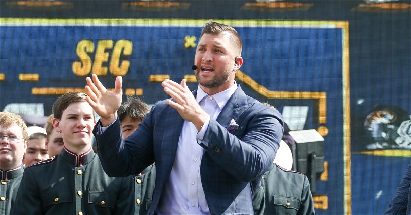 Lawrence could potentially be throwing passes to Tim Tebow (Photo: John Glaser / USATODAY)