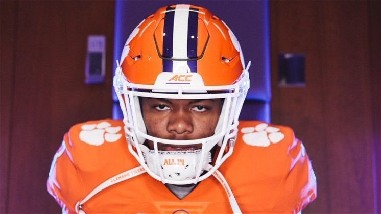 Twitter reacts to 5-star RB committing to Clemson