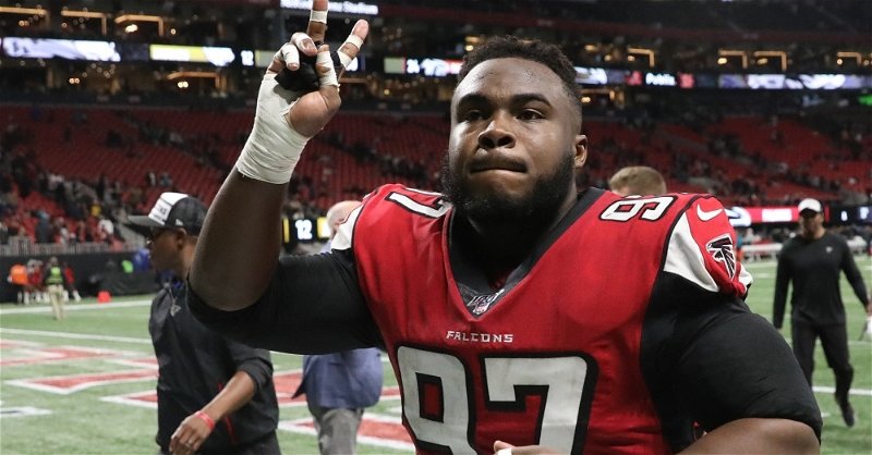 Grady Jarrett does great things on and off the field (Photo: Jason Getz / USATODAY)