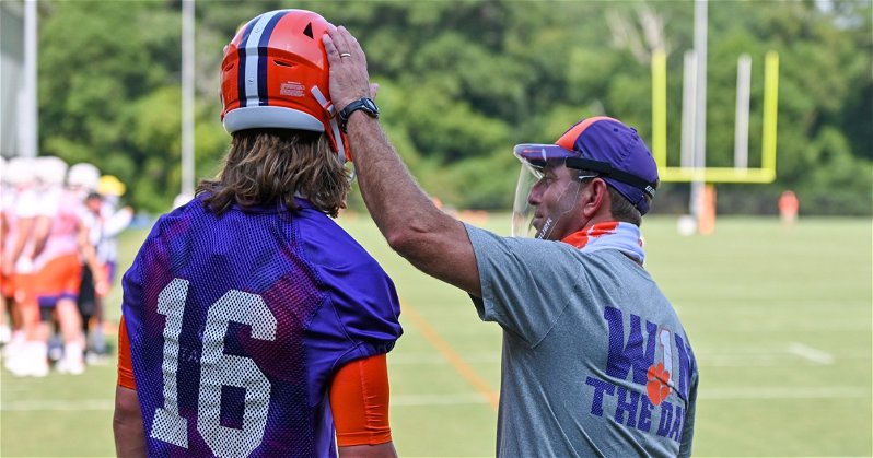 One former NFL GM says these two could team up in the pros? (Photo per Clemson athletics)