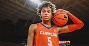 Texas guard commits to Clemson