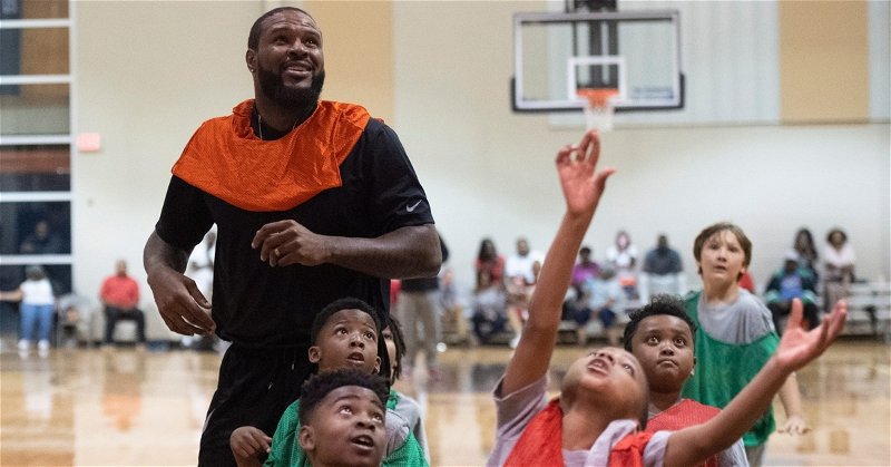 Booker helping our his community at a youth basketball camp (Sabrina Schaeffer - USA Today Sports)