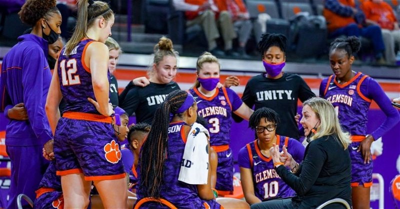 Clemson comes up short against Yellow Jackets