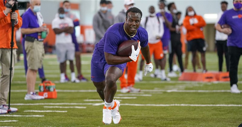 Etienne has some high expectations from those who were around him at Clemson. (Photo per Clemson)