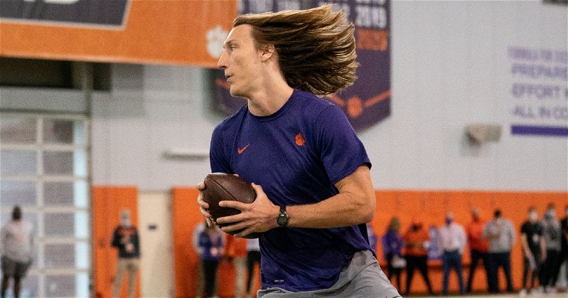 Swinney compares Trevor Lawrence to NBA All-Star Steph Curry