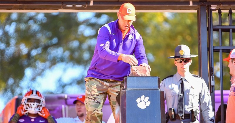 Five of the six CBS Sports analysts pick Clemson to win the ACC, but Dennis Dodd calls the Tigers 