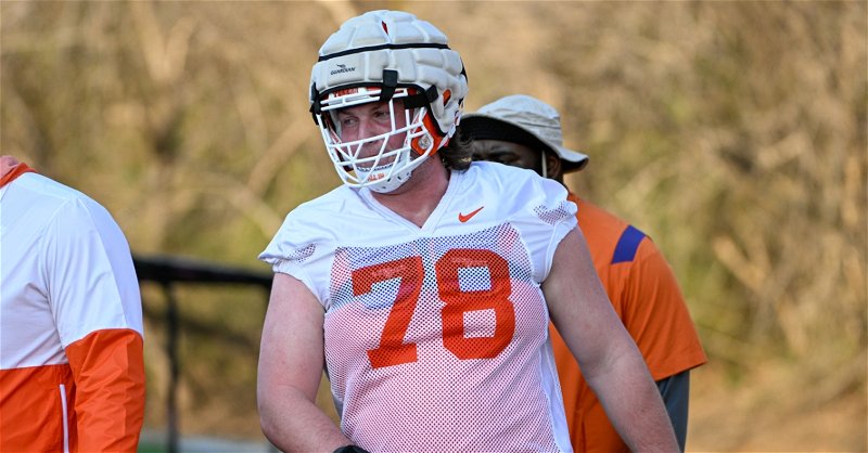Parks on freshman tackle Blake Miller: 'He's trying to knock a dude's head off'