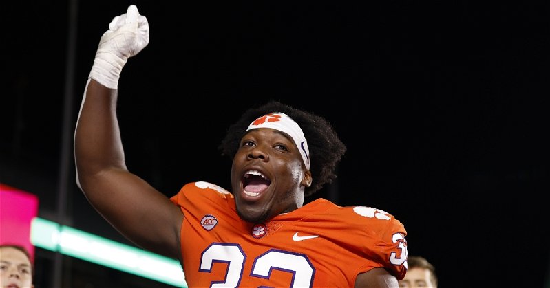 Clemson defense shuts down Eagles offense, led by defensive line