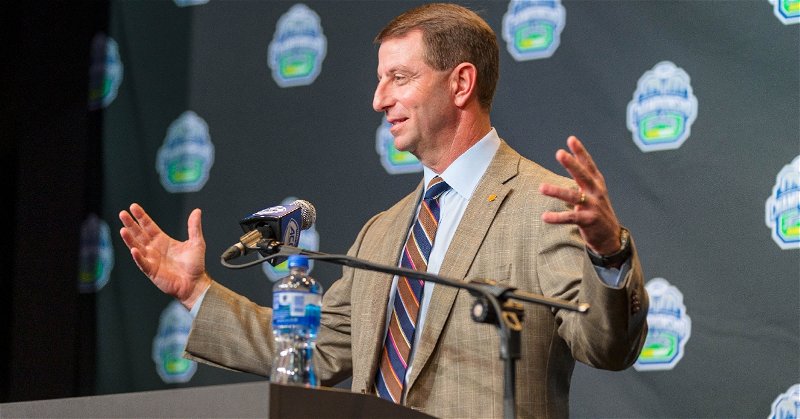 Tigers arrive in chilly Florida, and Swinney tells Clemson fans to head that way