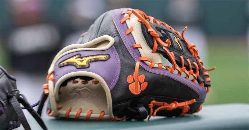 Clemson softball fell to a pair of Big 10 teams on Saturday. 