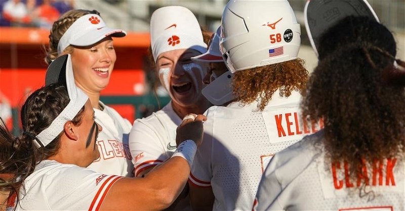 Clemson celebrates after the 1-0 win against Liberty (Photo courtesy: Clemson Softball Twitter)