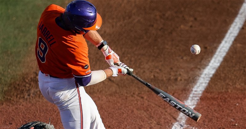 Clemson dropped the opener of the Notre Dame series, 10-4. 