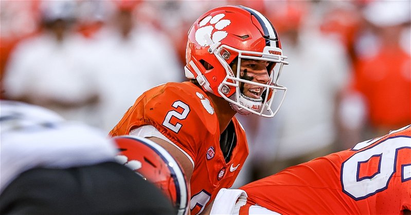 Cade Klubnik looks to get the Clemson offense in gear to pull away from the Kentucky Wildcats.
