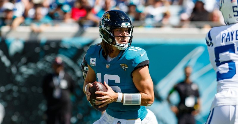 Trevor Lawrence and the Jaguars are 4-2 on the season after a season sweep of the Colts, leading the AFC South standings. (Photo: Morgan Tencza / USATODAY)